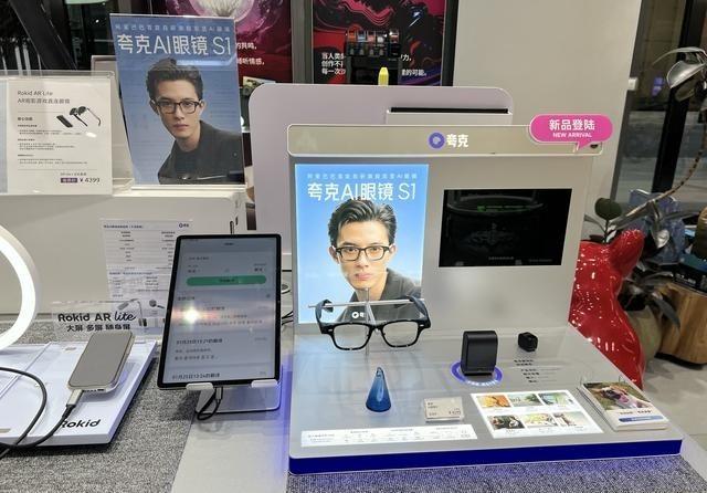 这个日本人的言论在社交媒体引发大量讨论。井口智明写道：“这是我在中国的第二天。说