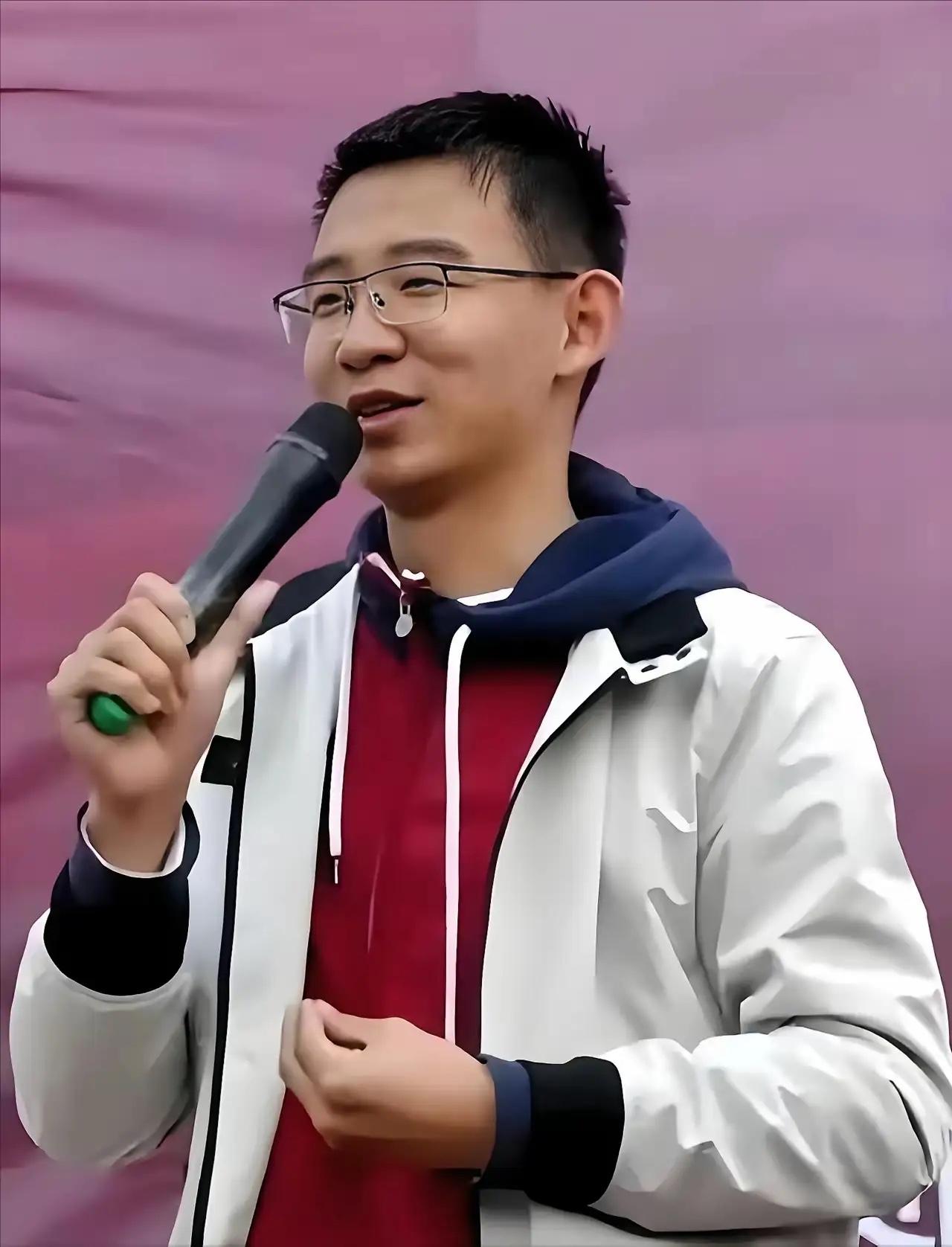 文科状元刘嘉森以673分考入北大时，对着镜头抛出一句扎心话：“你连游戏的瘾，你都