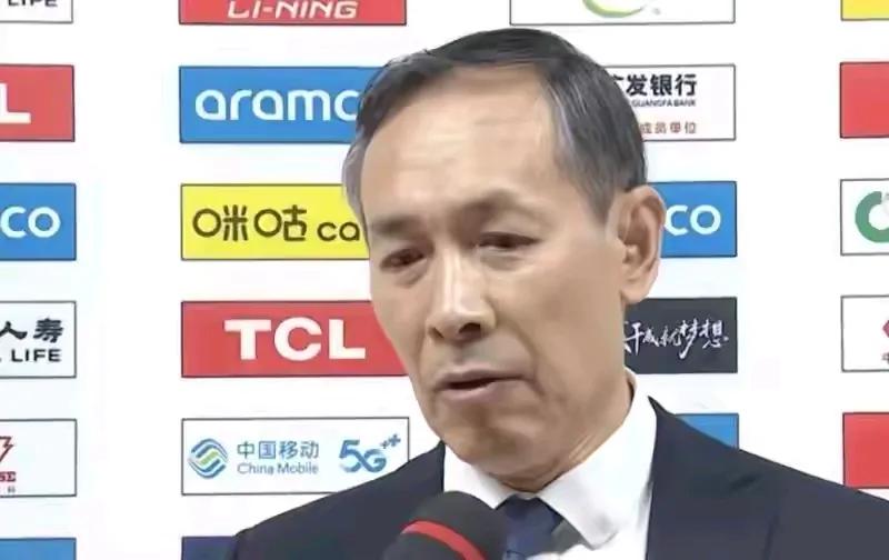 不要在说北京北汽男篮丢冠是主教练不行了，北京主教练许利民第一年带队就拿了亚军已经