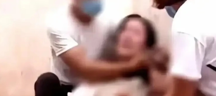 郑州一女子黄女士与闺蜜借贷纠纷，闺蜜欠黄女士40多万，迟迟不还。黄女士的老公为讨