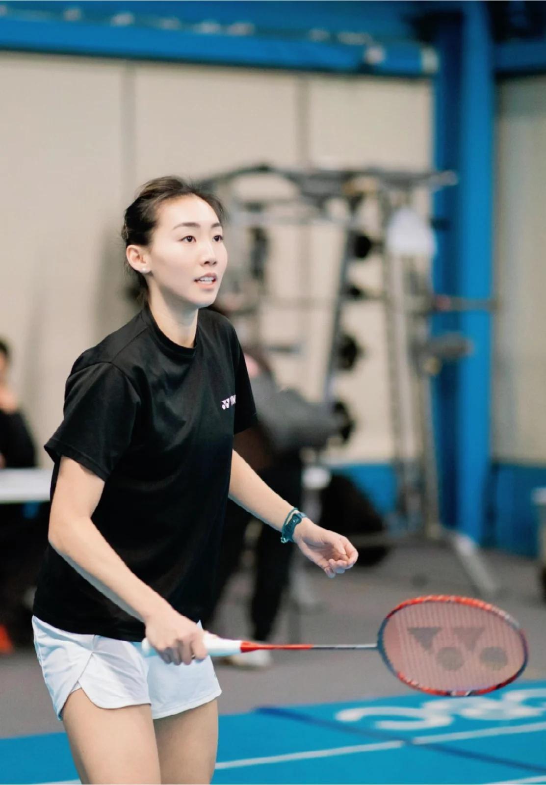 美国公开赛女单头号种子一轮游!北京时间6月25日，超级300美国羽毛球公开赛正