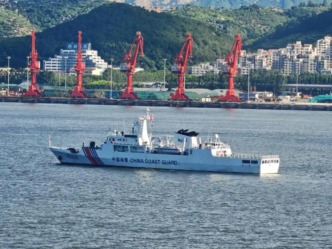 *中美舰船在台海发生对峙！据台媒22日报道，美国海调船“享森号”闯入台海澎湖七美