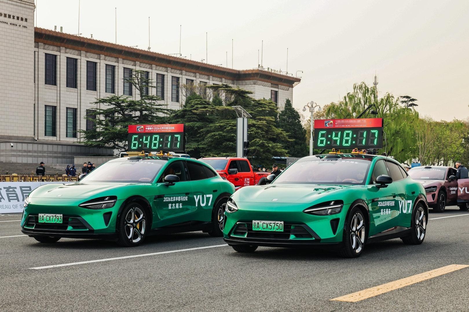 聊两句小米YU7北半马领跑这事，先说一个挺有意思的对照，去年北半马同一个计时点，