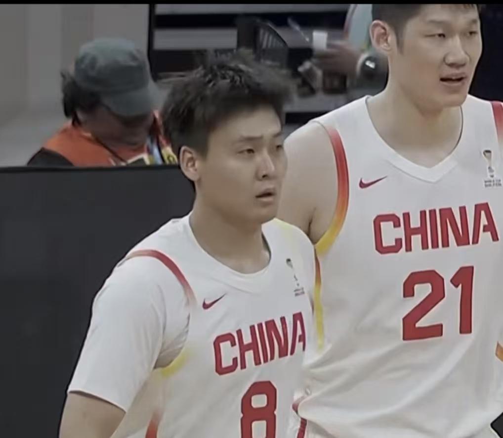 实话实说：中国男篮这场球本来是可以赢很轻松的，都是赵睿蛮干闹的最后险胜本来整