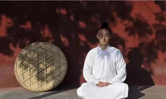 开悟的目的不是让你什么事敢做什么事不敢做，而是让你什么事该做和什么事不该做