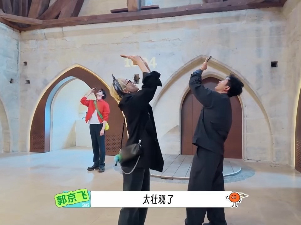 哈哈哈哈我们宋茜也是运镜小天才来着…直接原地转圈来了段芭蕾宋茜舞蹈式运镜