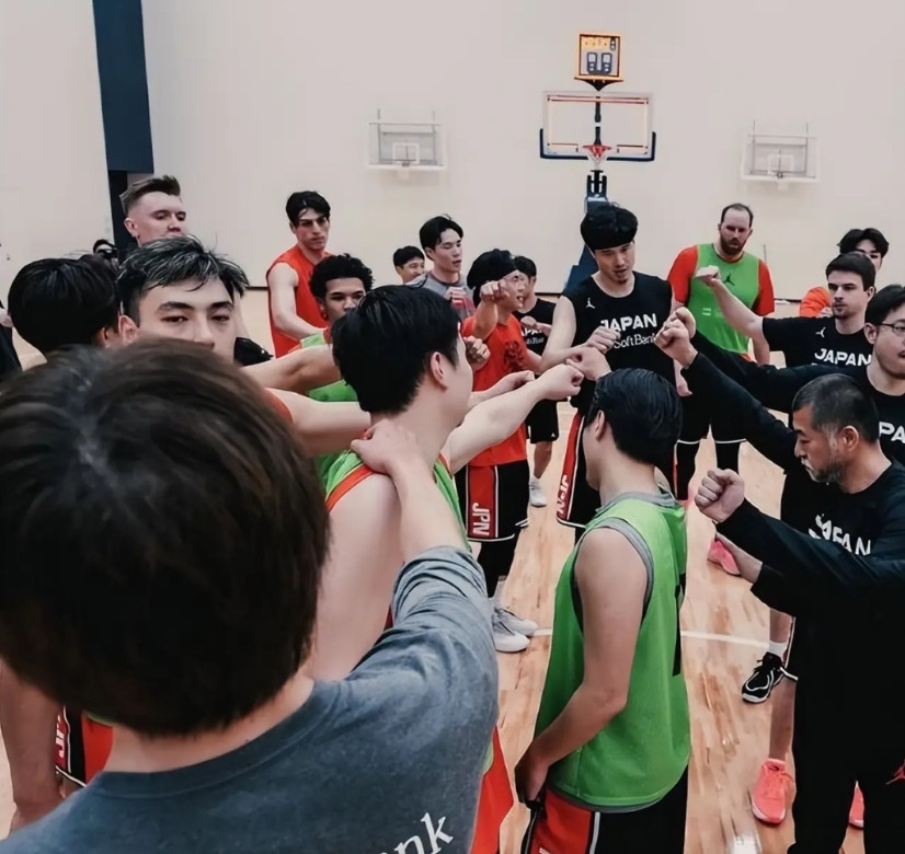 考验中国男篮血性的时候到了。亚洲排名，双杀我们的韩国排第2，马上号称也要双杀