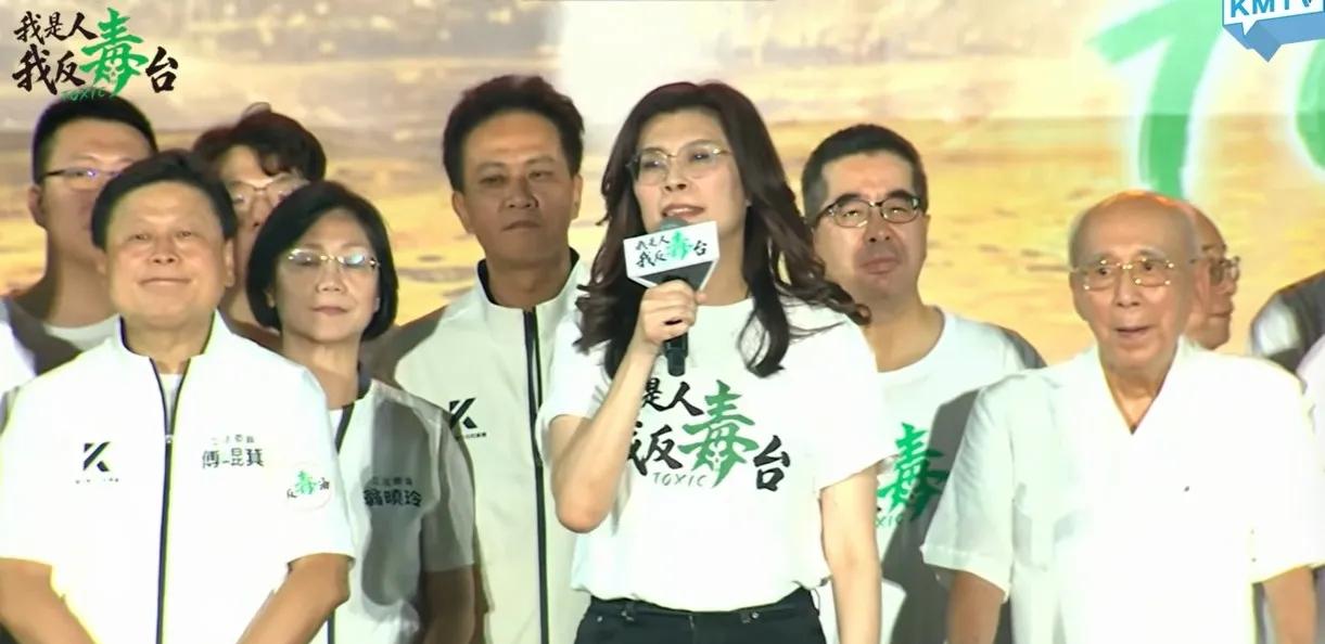 郑丽文当场宣布，上凯道“超过20万人”，但四叉猫分析认为，绝对不到5万人、大约4