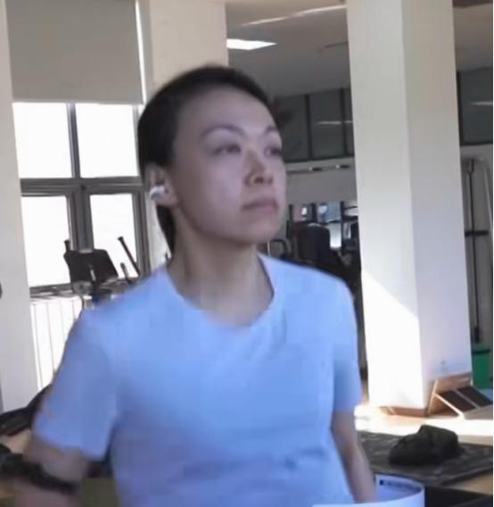 我国有众多后备宇航员，为什么偏用44岁"高龄"香港女士！ 问题先拆开，别把现