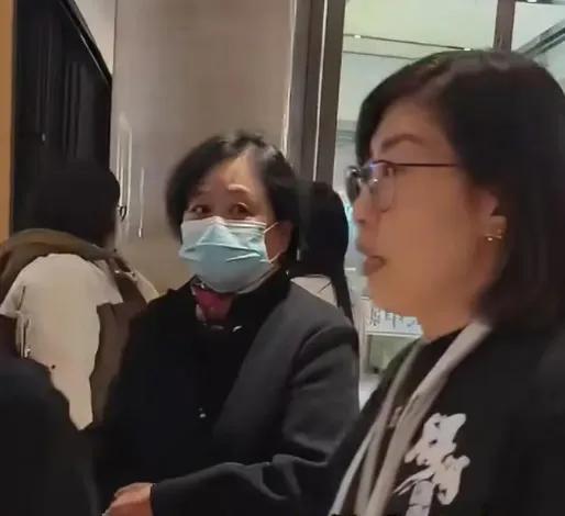 昨晚《得闲谨制》首映礼上，肖战一句家人要整整齐齐直接破防泪崩！谁能想到，台下角落