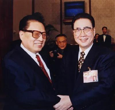 1998年3月16日，九届全国人大一次会议在北京开幕。会上，李鹏同志当选为新一届
