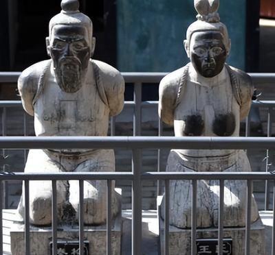 岳飞被秦桧害死的第75年，金人再度入侵。宋宁宗紧急召见大臣商议对策，老将军赵放向