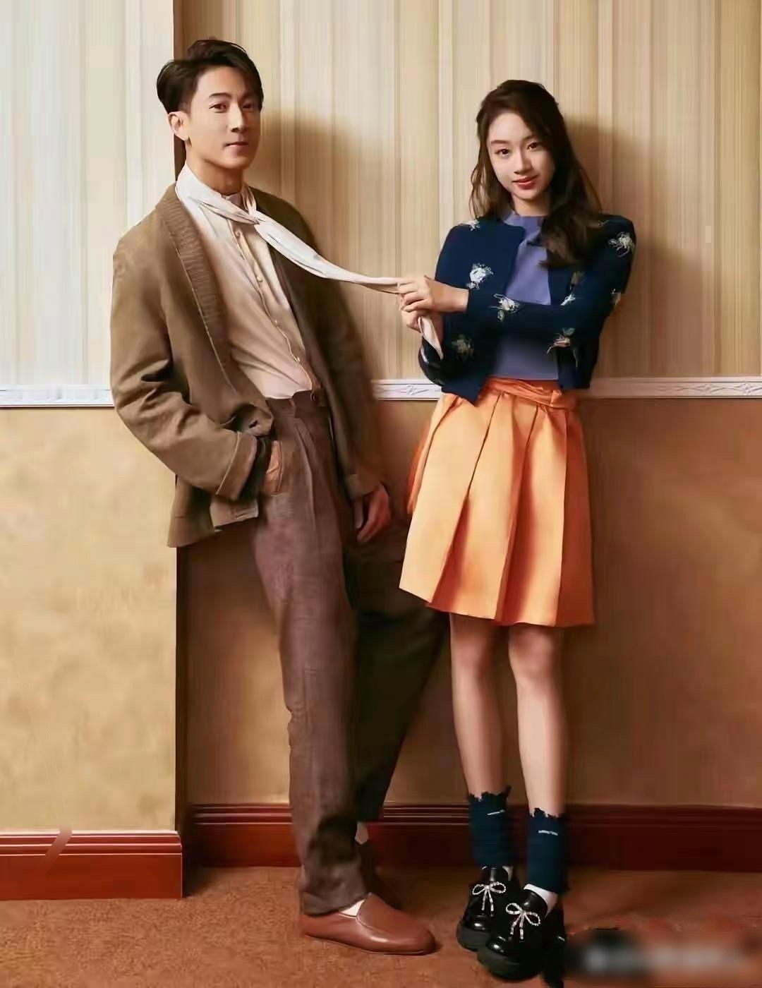 吴尊⁠￼￼带15岁女儿拍杂志，被网友辣评：姿势膈应人​​​