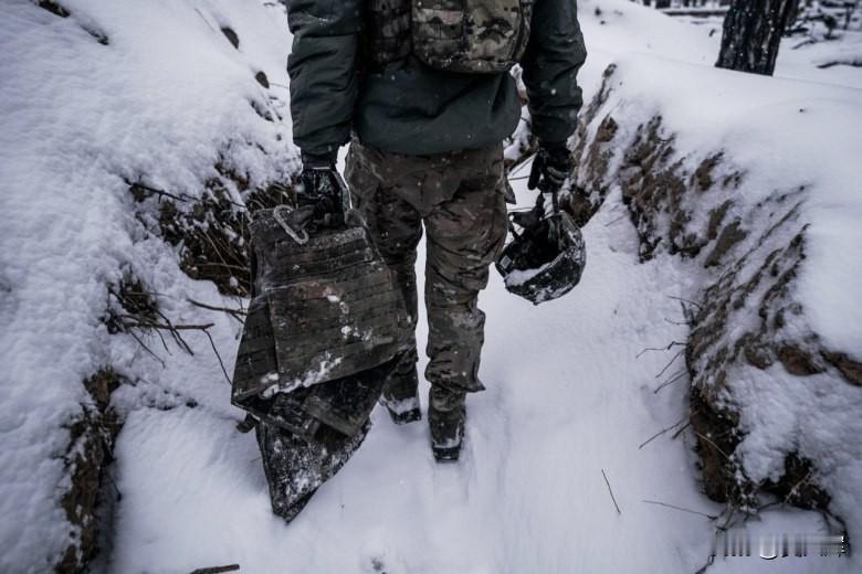 乌媒：乌军多位旅长因谎报谢韦尔斯克前线局势被撤职12月27日，《乌克兰真理