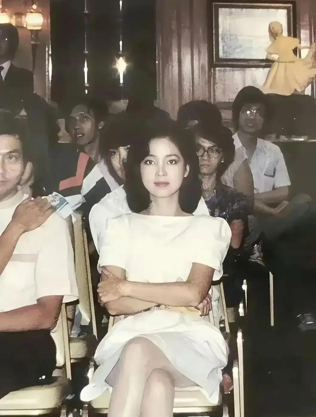 成龙不认女儿第25年，吴绮莉终于说出真相25年没喊过一声爸爸，吴卓林在多伦