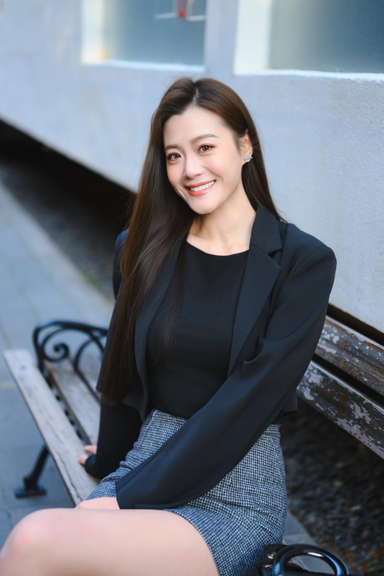 怎样穿搭知性又显身材?