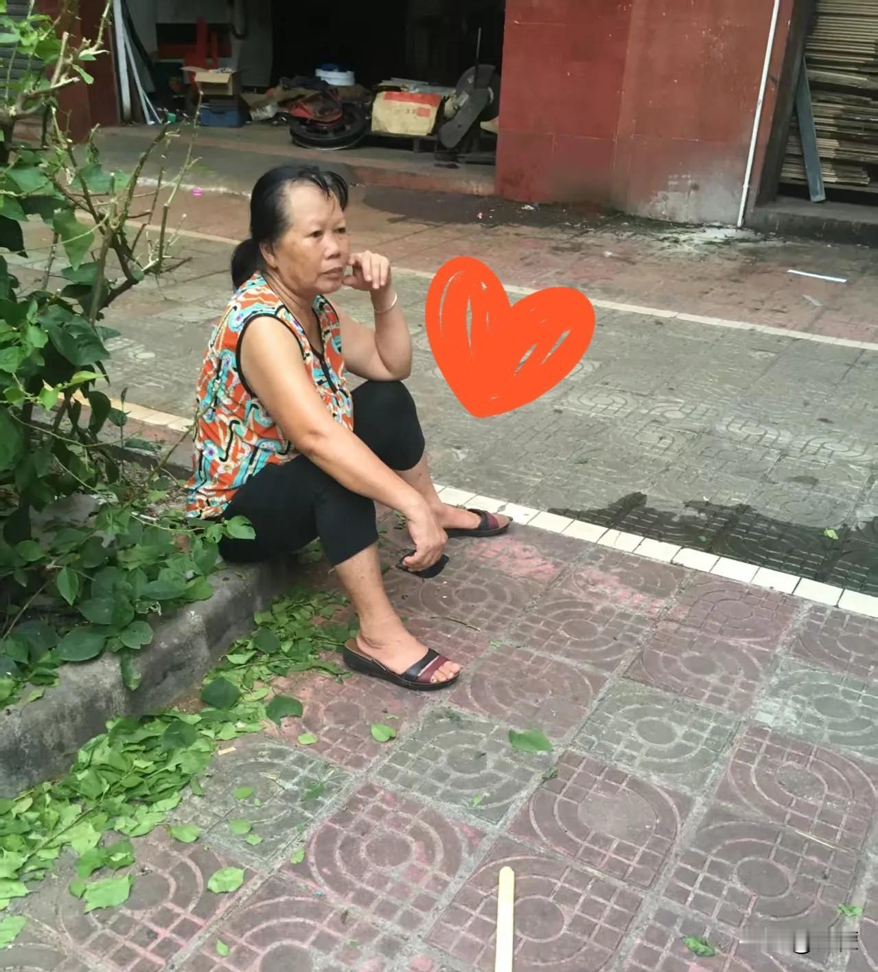 越长大越心累！68岁母亲无积蓄无退休金，三姐弟尽力尽孝，我却越来越煎熬。
