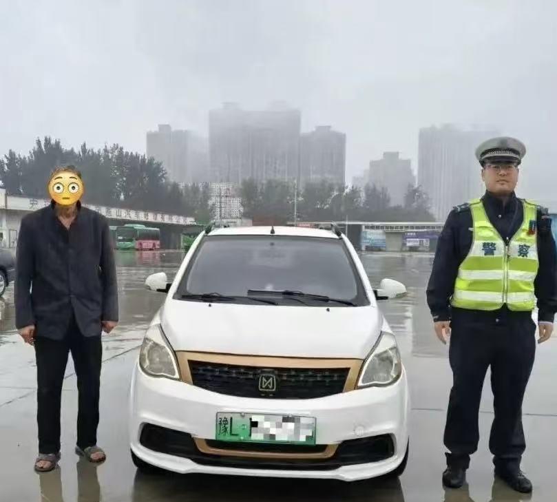 河南漯河，76岁大爷买了一辆小汽车代步，开了一年多，违规记录279条，其中265