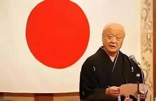 南海仲裁案重新被日菲、美英欧热炒，中国光是"不承认不执行"是远远不够的。最近