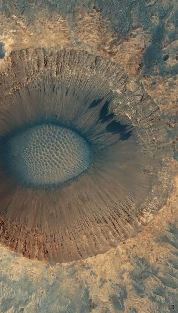 火星上发现巨大陨石坑美国宇航局火星勘测轨道飞行器上的高分辨率成像科学实验（H