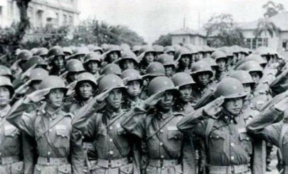 46年，国军势力还很强大，很多人想着去混口饭吃，结果49年一败涂地。  19