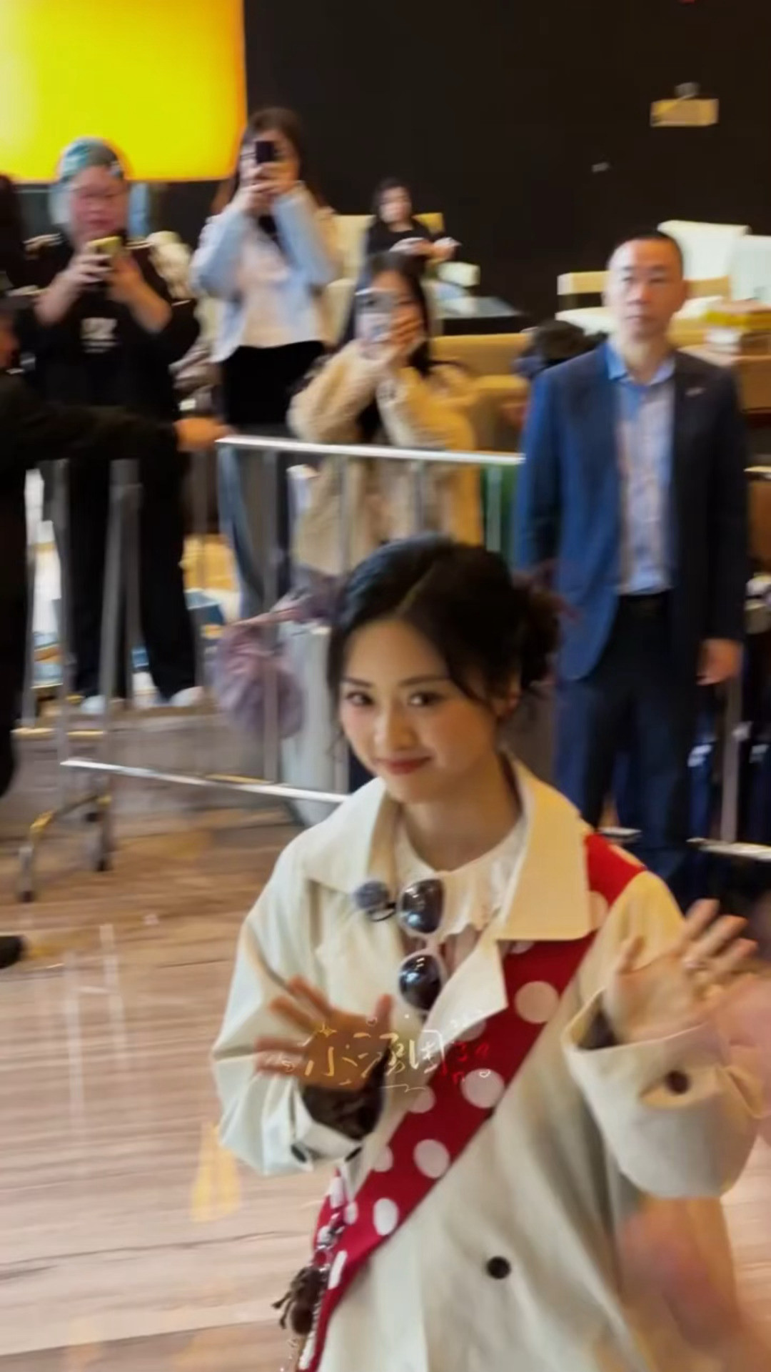 沈月桃花坞出发录制，女宝萌成什么样了，这双丸子造型简直萌神小手办来的