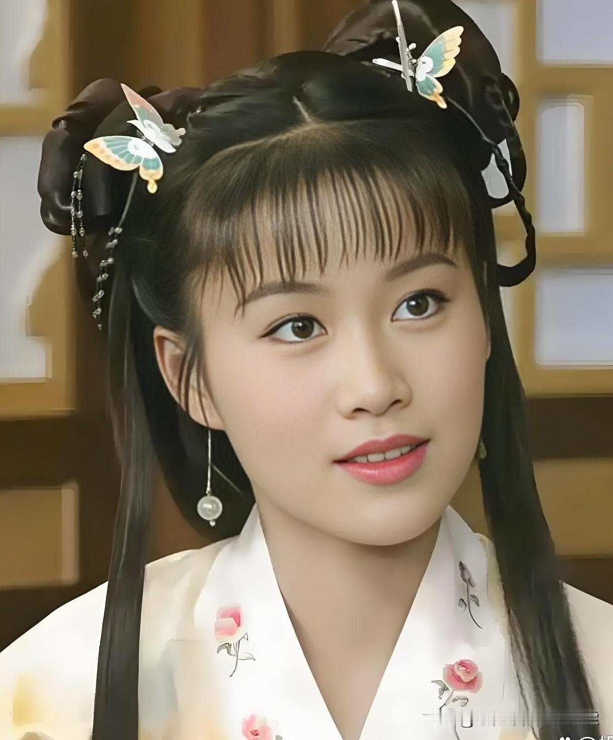 梁小冰古风造型太美了！难怪被誉为古装皇后。图1这个蝴蝶发卡我好喜欢呀！图2超