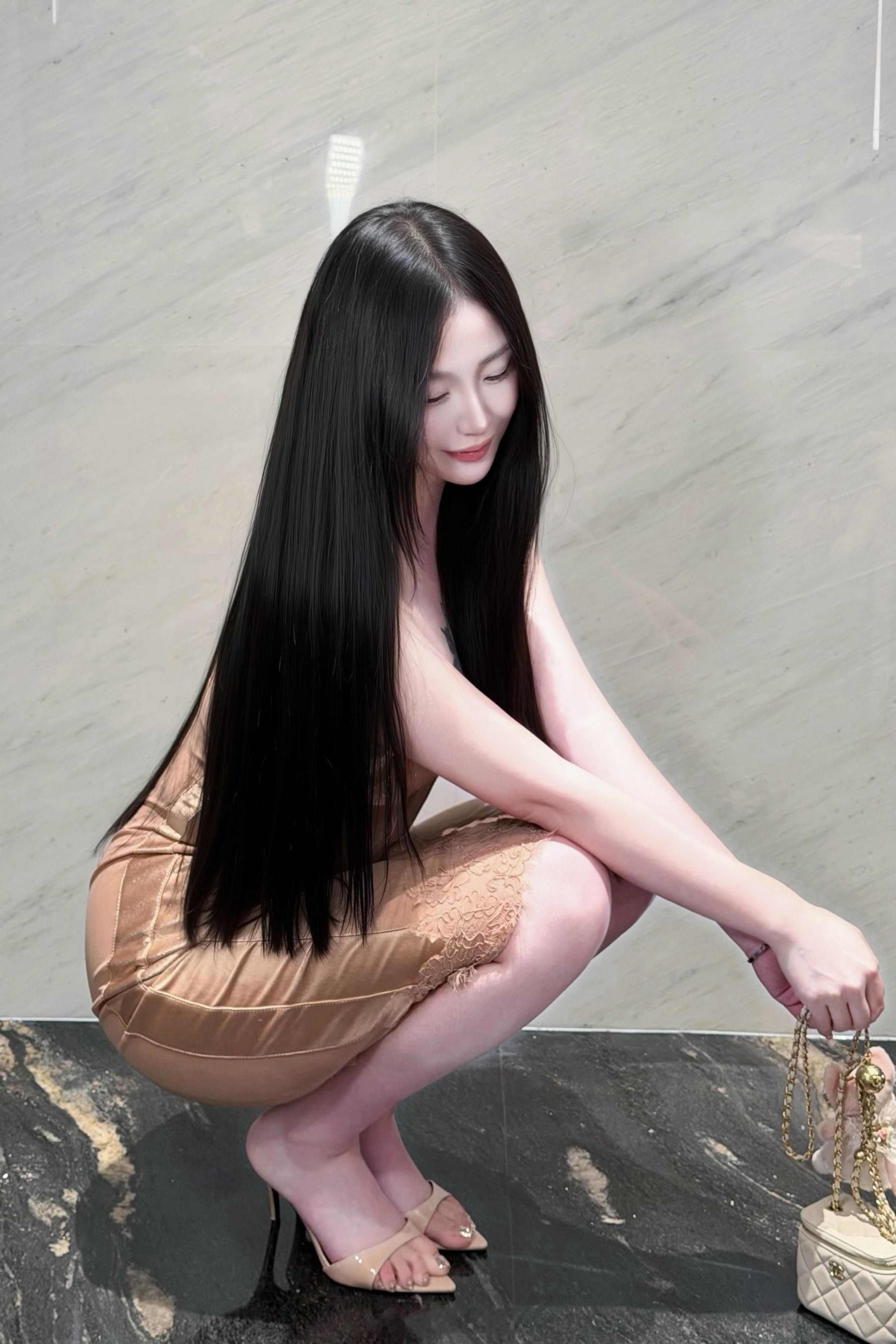 “我知你的弦外之音并不潇洒，心里的阎王会在某时赢过菩萨，也懂你的高山流水里藏着的