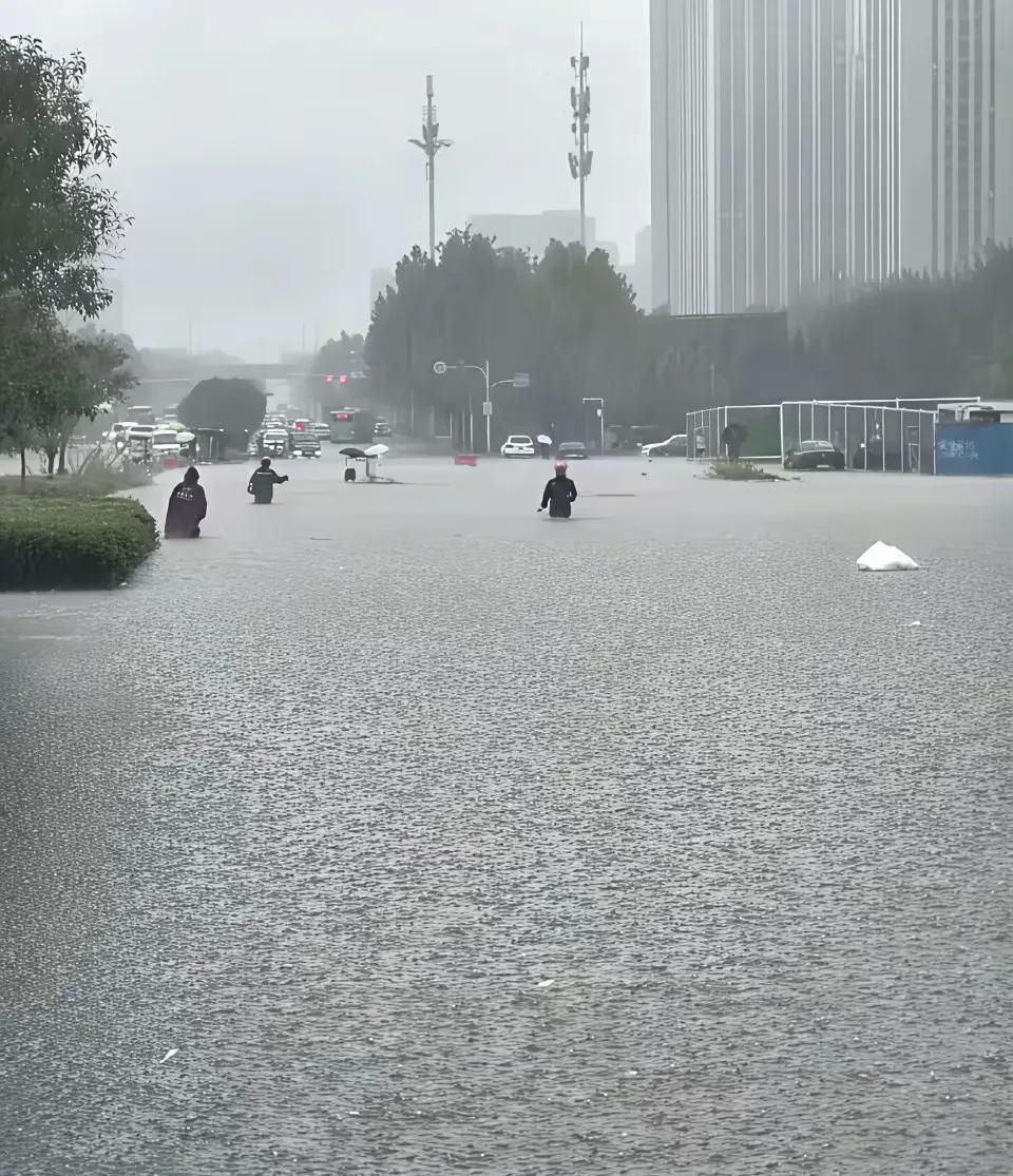 最近几年的暴雨是有规律可循的:2021年7月20日河南特大暴雨红色预警，郑州
