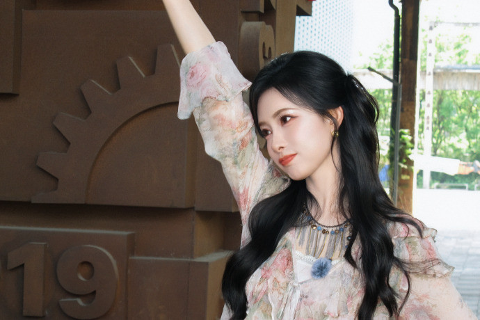 1、孟子义下一部已经在接触现代剧了，《海边无尽夏》，顺利的话7月份开机，拍摄周期