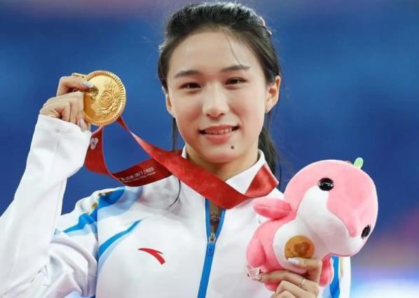 11秒06。一个高三学生跑出来的。9月25日名古屋亚运会女子100米决赛，1