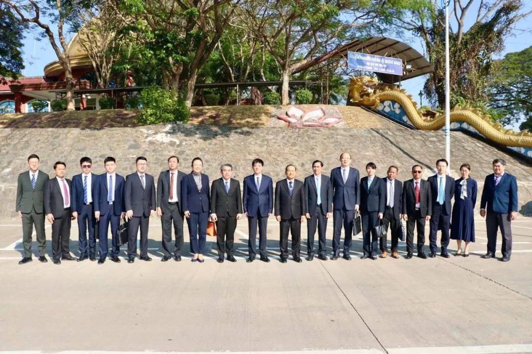 中国、老挝公安部代表团联合访问老挝波乔省金三角经济特区，与特区公安局举行工作会议