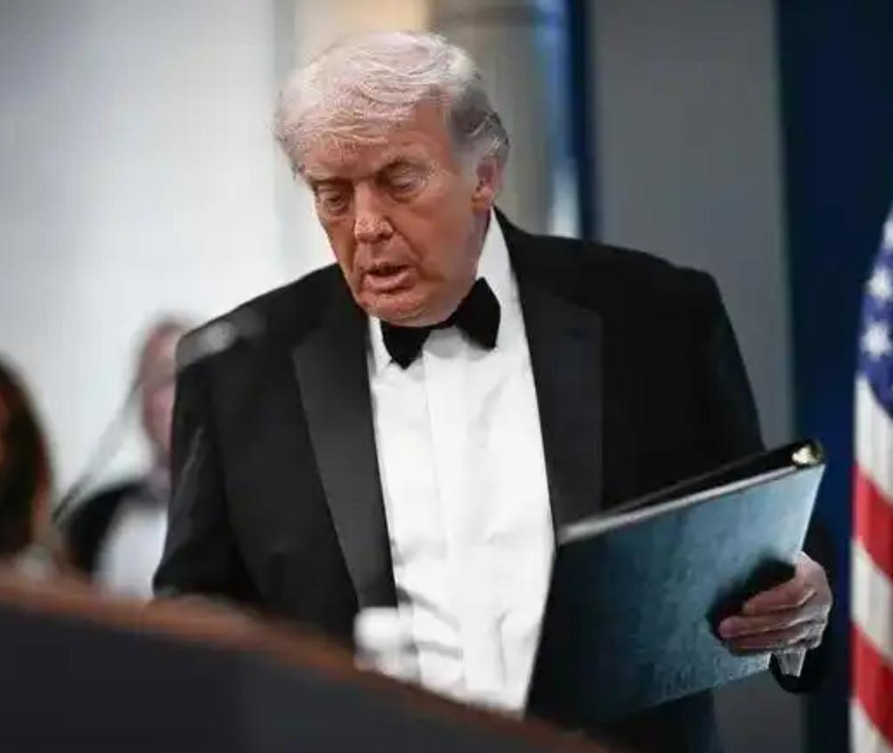 笑不活了，打了一个多月，美国现在的目标，只是打通霍尔木兹海峡。要知道，这一个