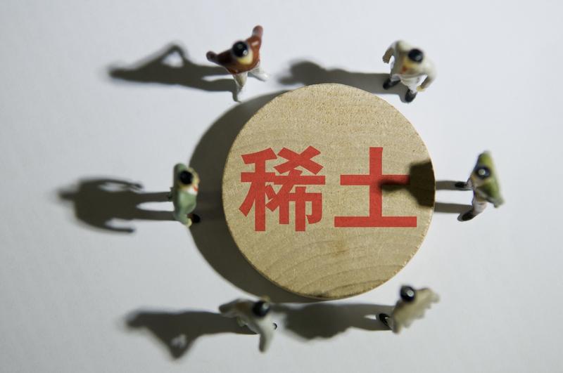 稀土被誉为“工业维生素”，在科技领域作用巨大。它是17种金属元素的总称，凭借独特