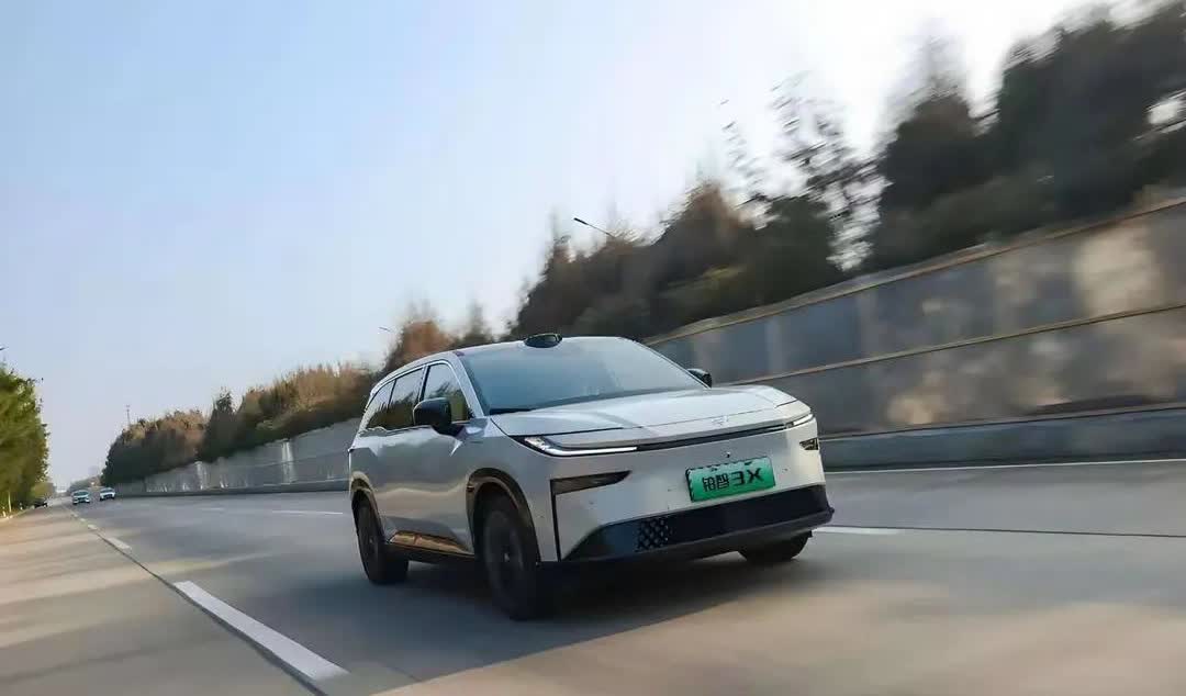 一夜之间，工信部发布的燃油新规，直接让燃油车市场炸了！2026年1月1日起，