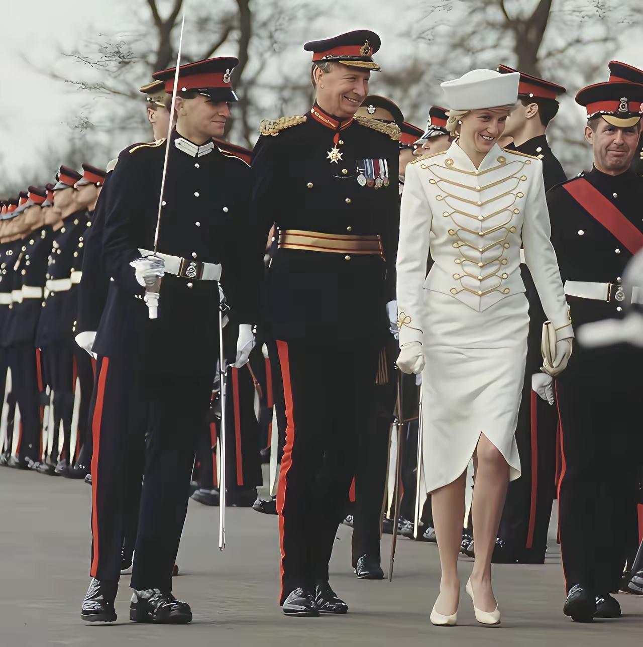 就这派头,卡米拉都不及她五分吧!戴安娜,被誉为“英伦玫瑰”,可以说是实至名归,