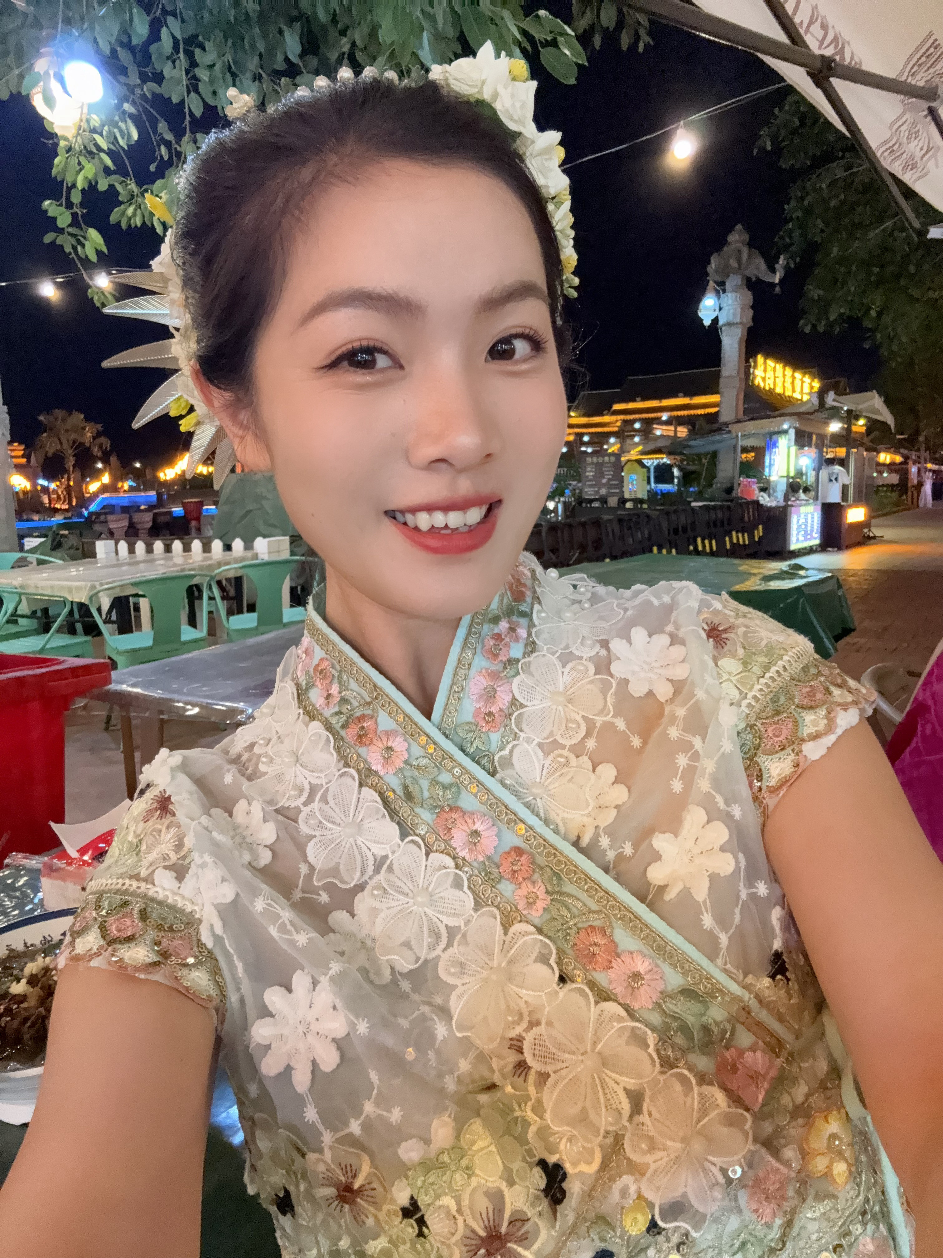 今天Eva超长待机了早上4：30起的床晚上23：00在星光夜市吃米线嗯，明天要睡