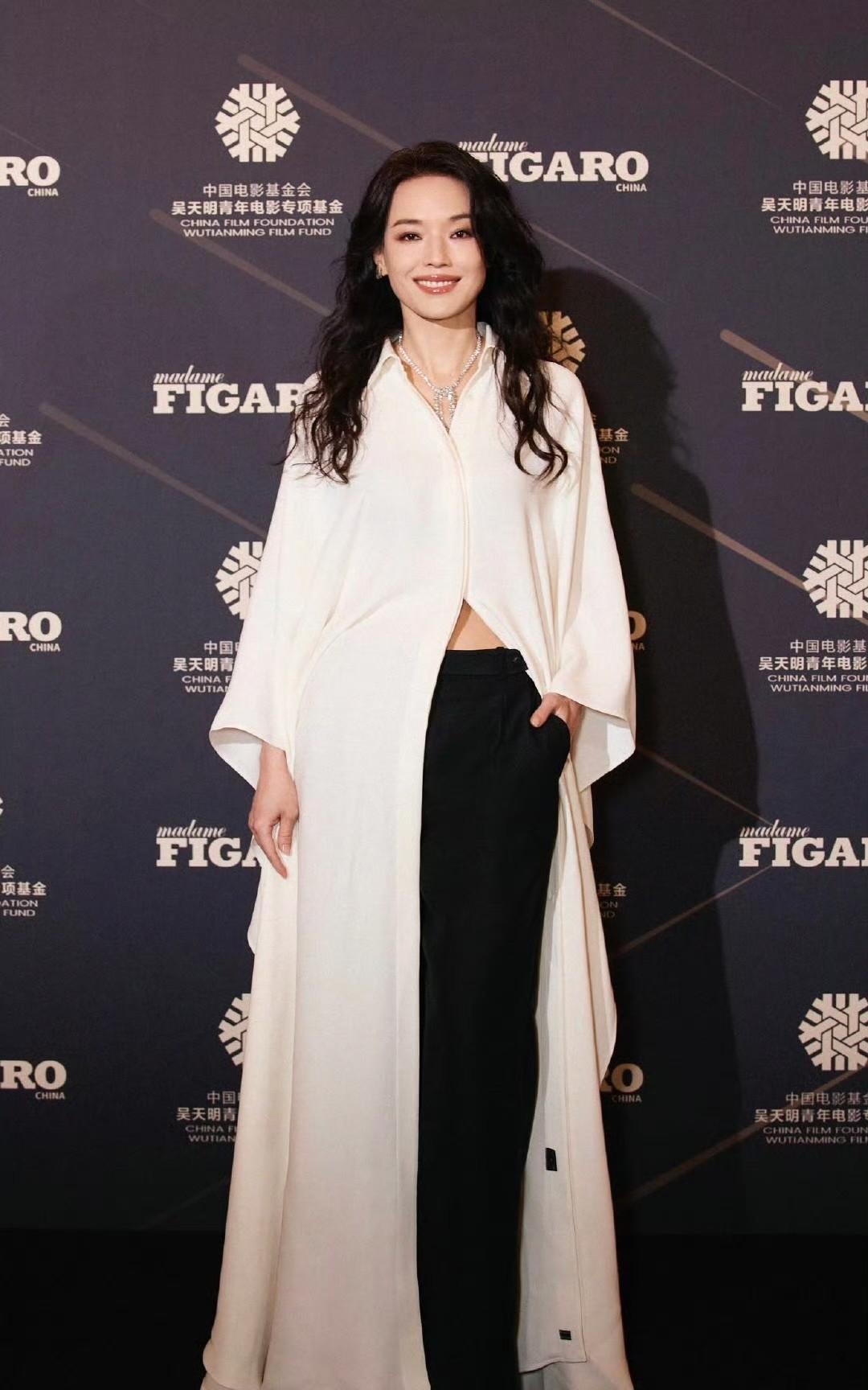舒淇这次戛纳电影节的六个造型太绝了！每个都美得亮眼，直接把戛纳红毯衬得闪闪发亮！