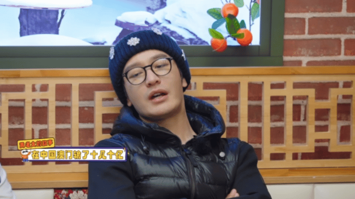 黄晓明，澳门赌钱输了10亿，这个事情本来就离谱。他这个看我的明星满打满算也就几