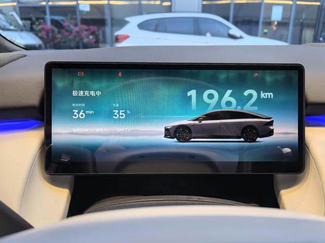 电车充电其实一点都不无聊油车车主都觉得电车充电要冲那么久，在车里一定很无聊，其