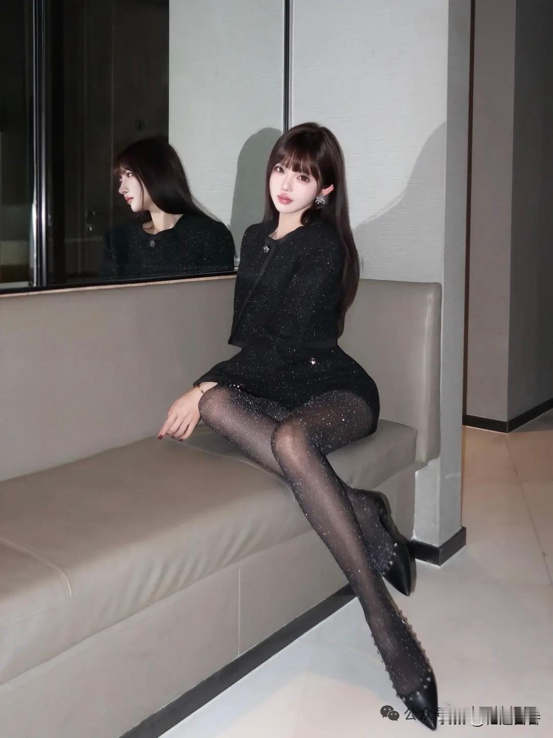 优雅黑裙，闪耀夜晚，时尚与自信的完美结合。每日搭配分享·时尚穿搭你觉得自己的时