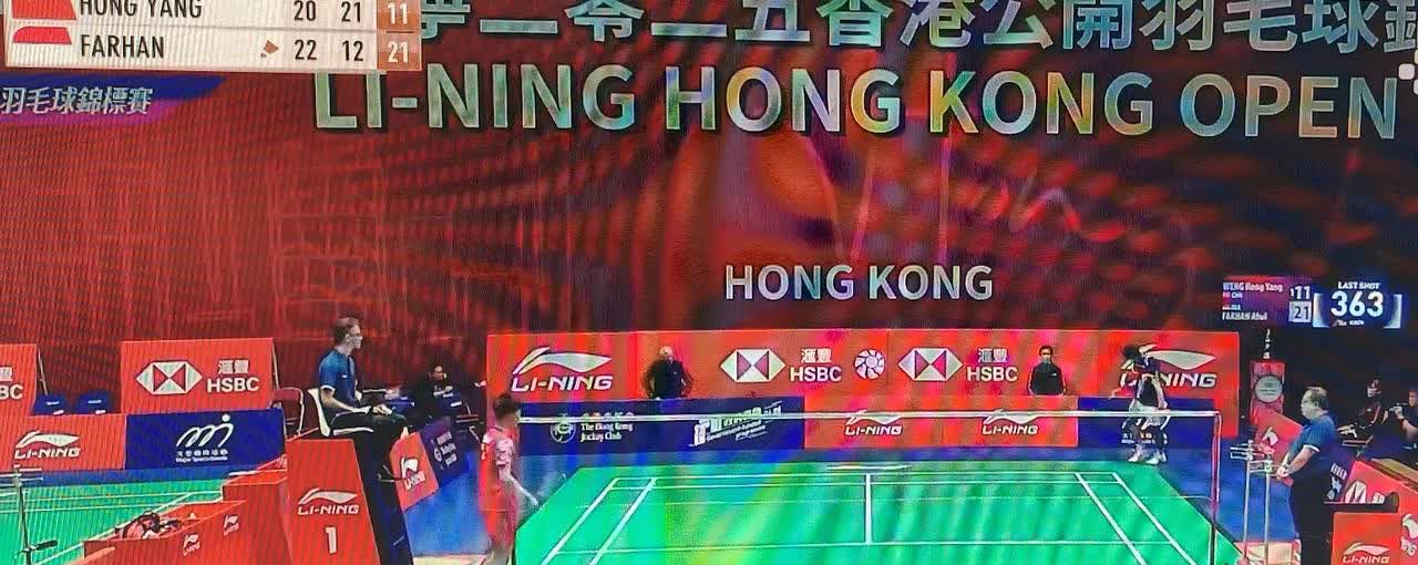 国羽翁泓阳球商堪忧啊！香港公开赛，翁泓阳对阵印尼法汉，第一局一直领先，一度分