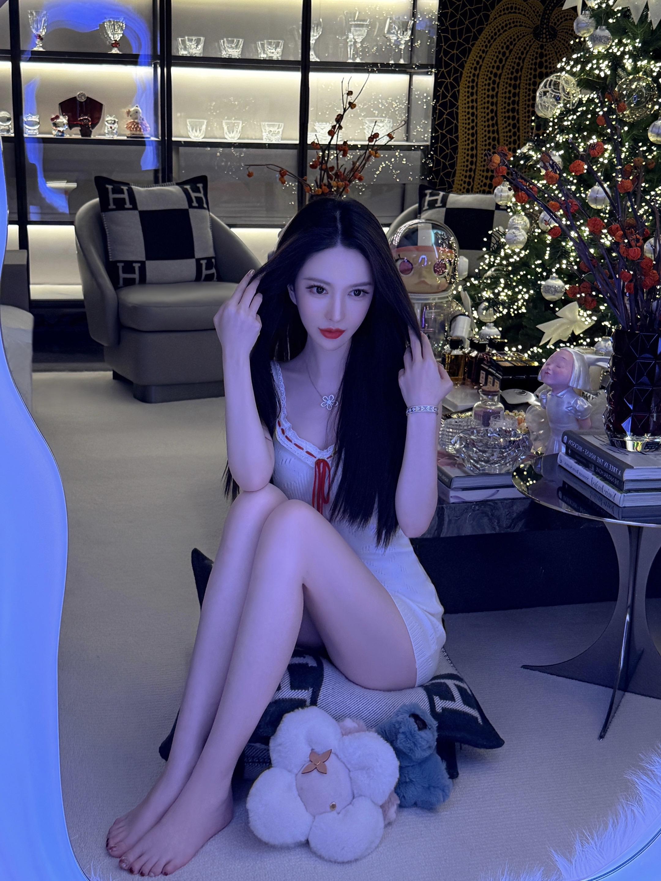 我无法把她想的太坏 因为她就是想要爱 再坏的目的也就是这个～