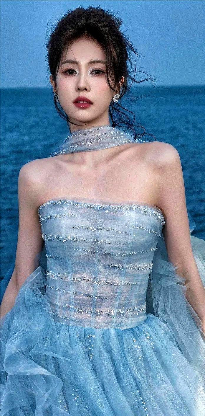 于正赌了十年，赌她会回头。2026年合约到期的前夜，他输了。单飞传闻满天飞