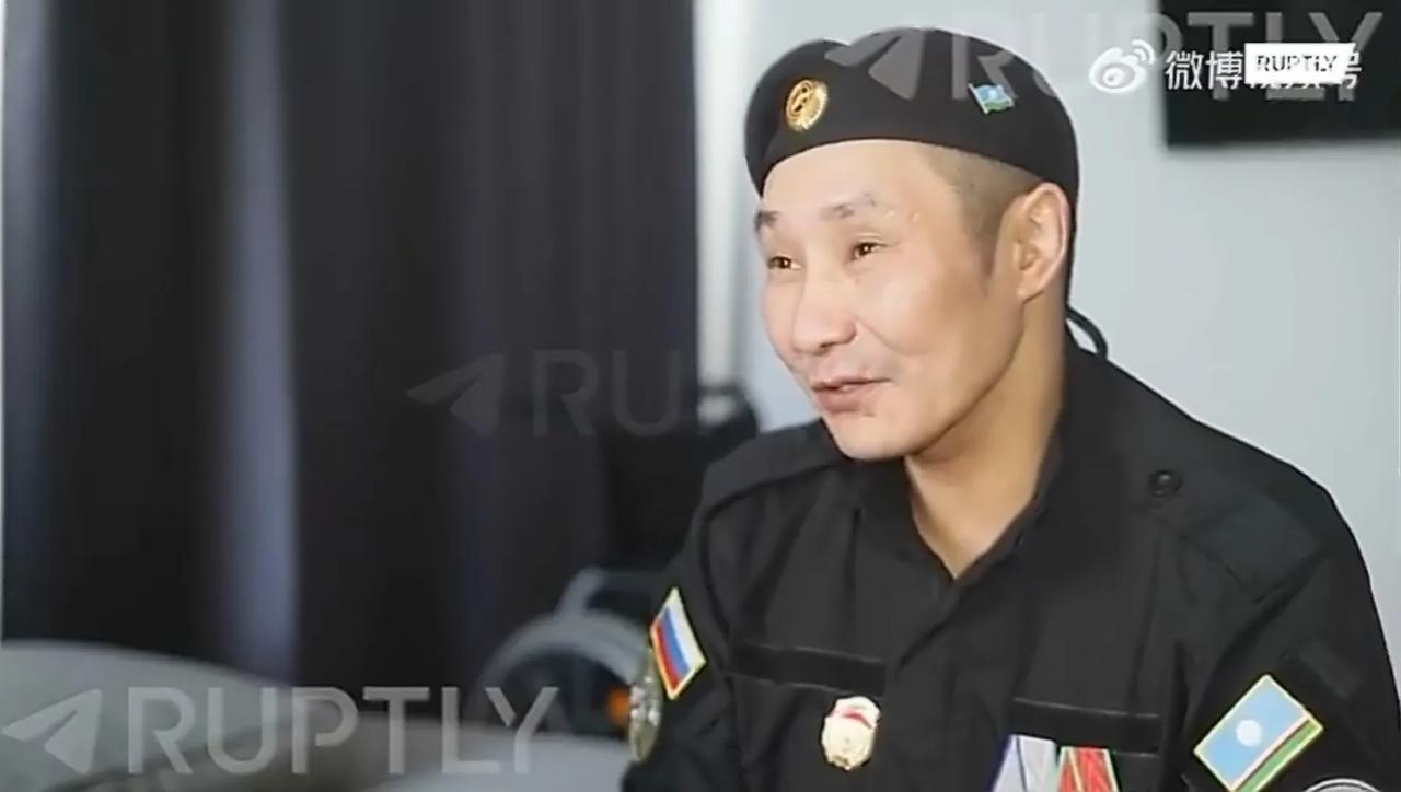 俄军的狠人。来自俄联邦萨哈（雅库特）共和国的突击队员亚历山大·费奥多罗夫在身负