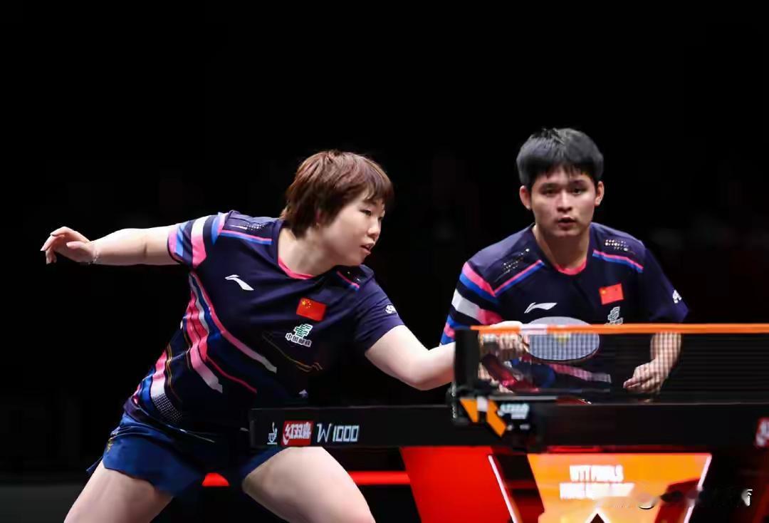 上午两场混双比赛看得人真闹心。那个动漫组合1:3输给韩国组合，无缘香港总决赛