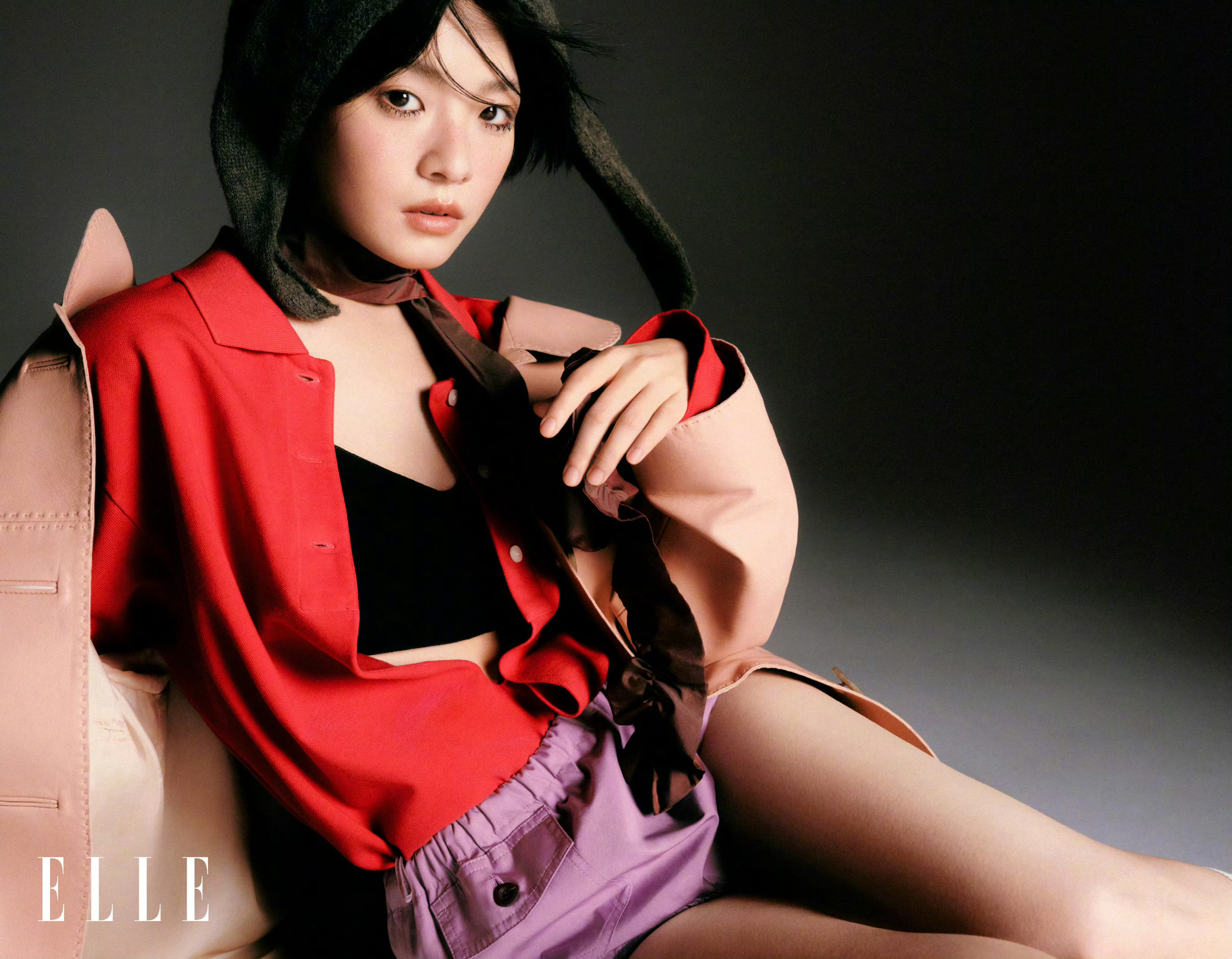 李庚希xELLE二月刊，迎来演员李庚希登封亮相，身穿MiuMiu20