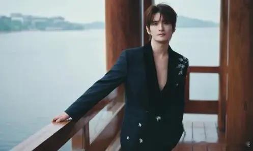 这才是张远的另外一个好消息！歌手张远上央视端午晚会演出啦！张远榜上有名，可喜可贺