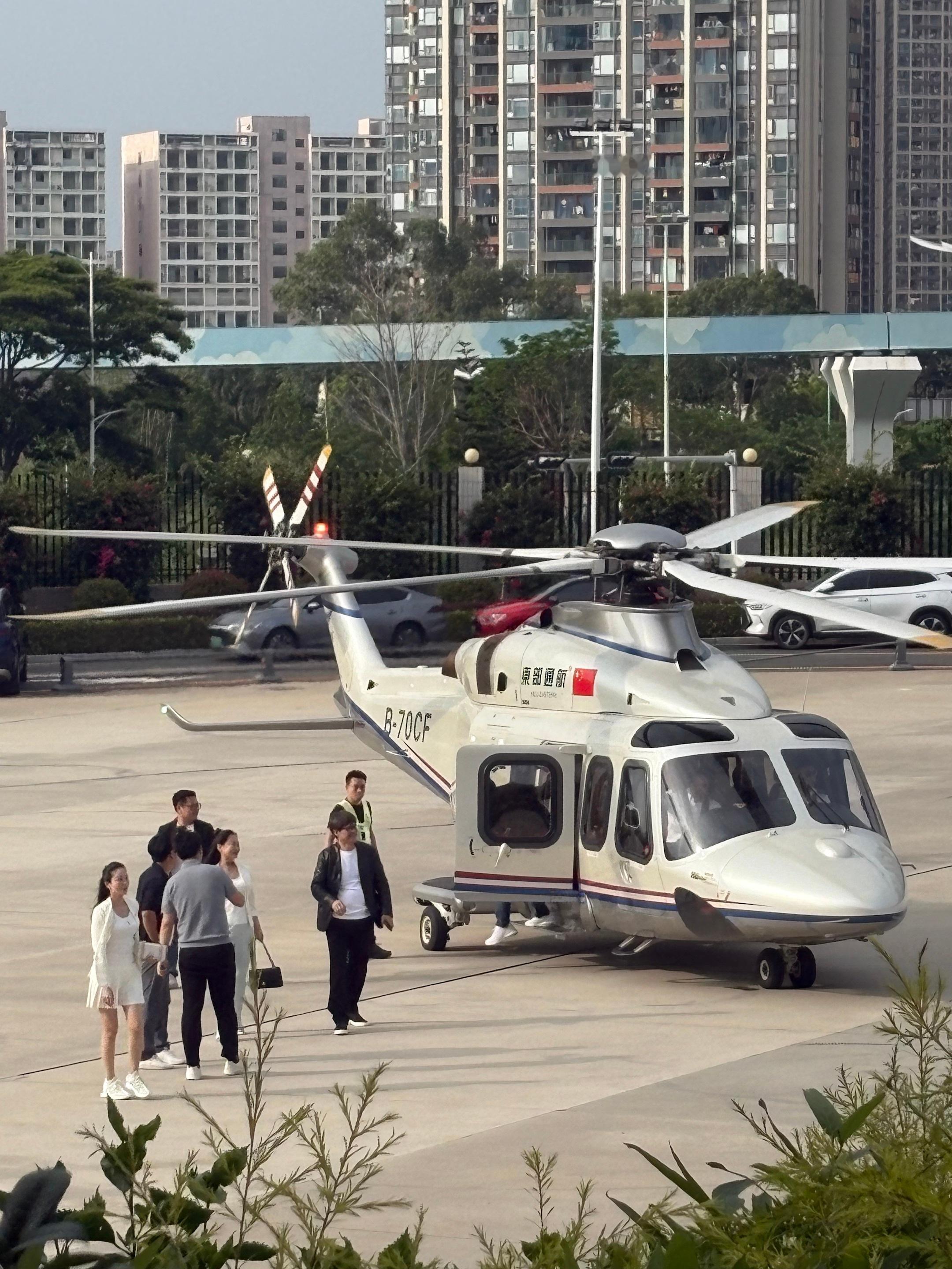 腾势D9把老车主宠上天了第二代腾势D9搭载闪充今晚上市这次第二代腾势D9上市，让