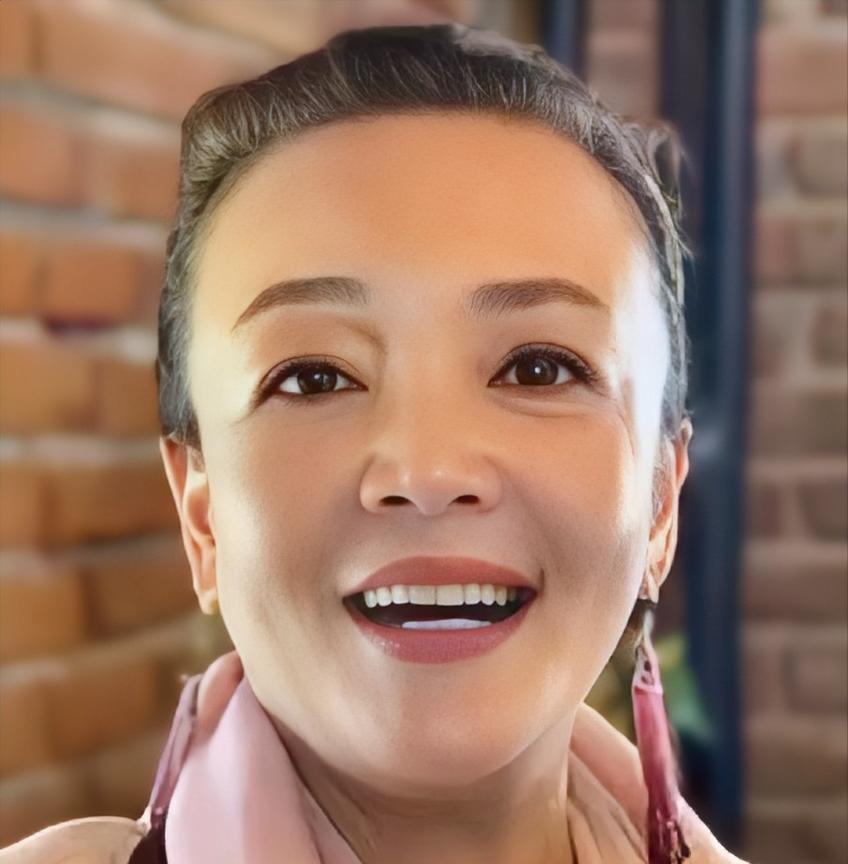 张兰这回怕是要被气到跺脚了，笑以苛简直像来专门拆台的“对手”，张兰说东她偏往西，